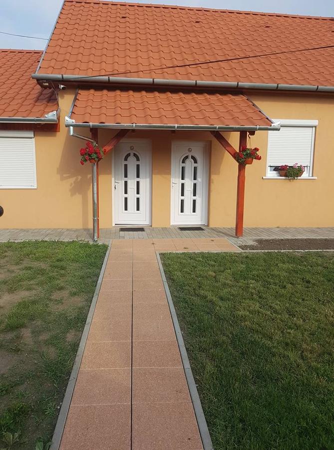 Hotel Boroka Vendeghaz Turkeve Exterior foto